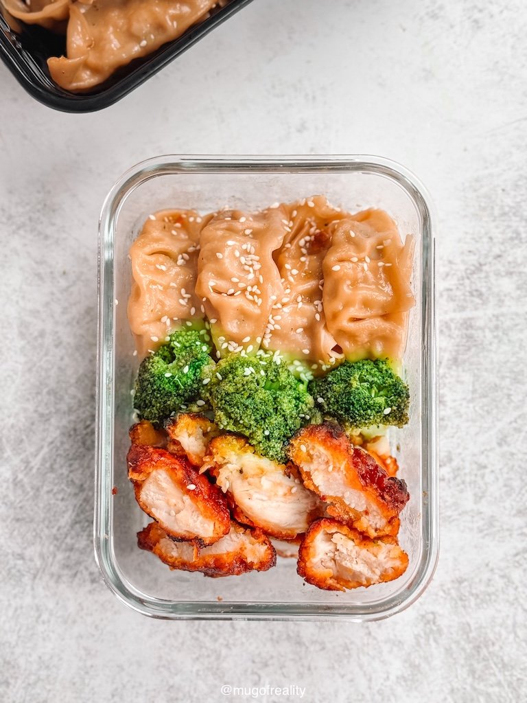 I absolutely love this Lunch Box, Air-Fried BBQ Chicken, Steamed Broccoli, and Potstickers