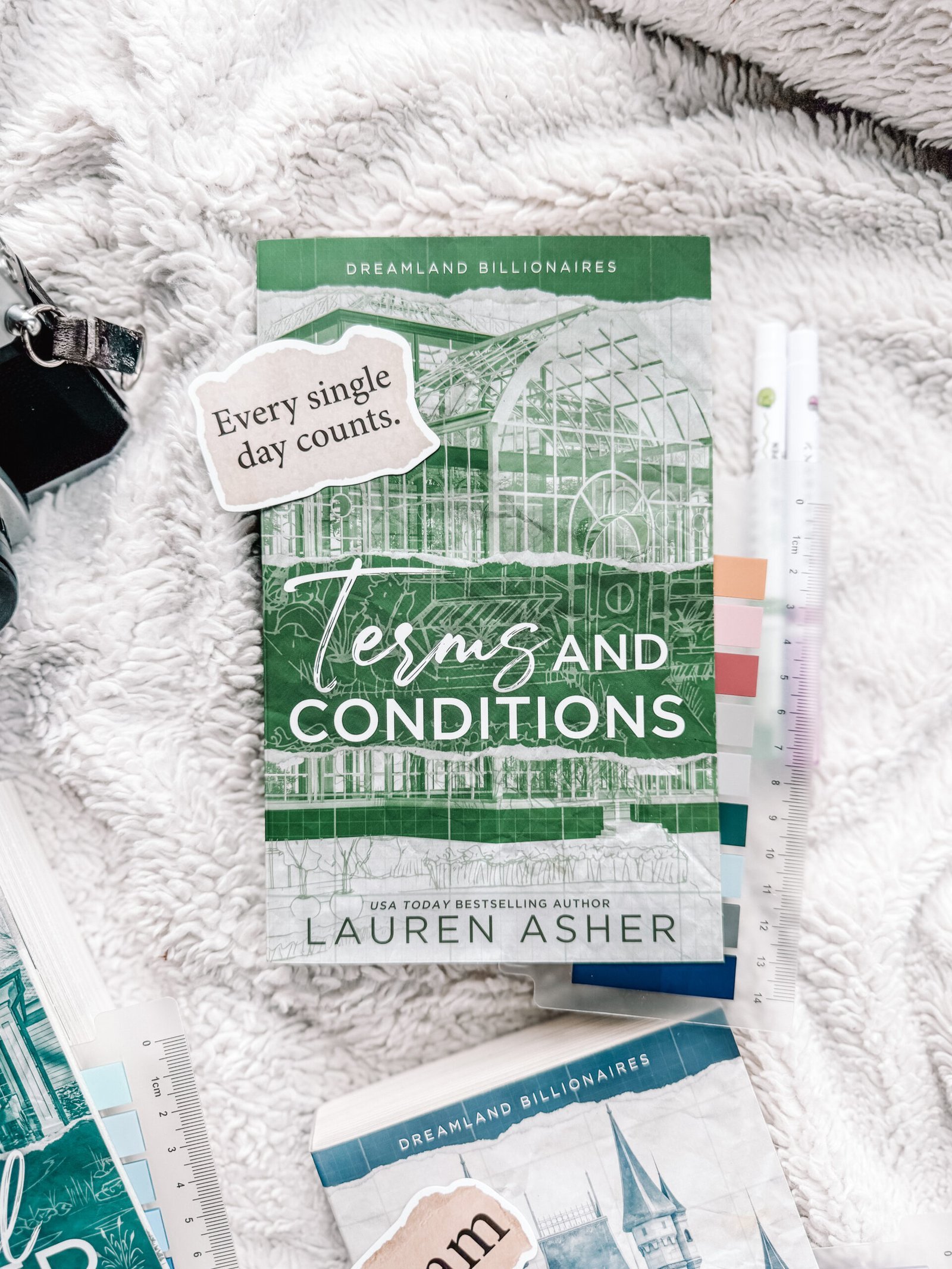 Review of Dreamland Billionaires Series by Lauren Asher